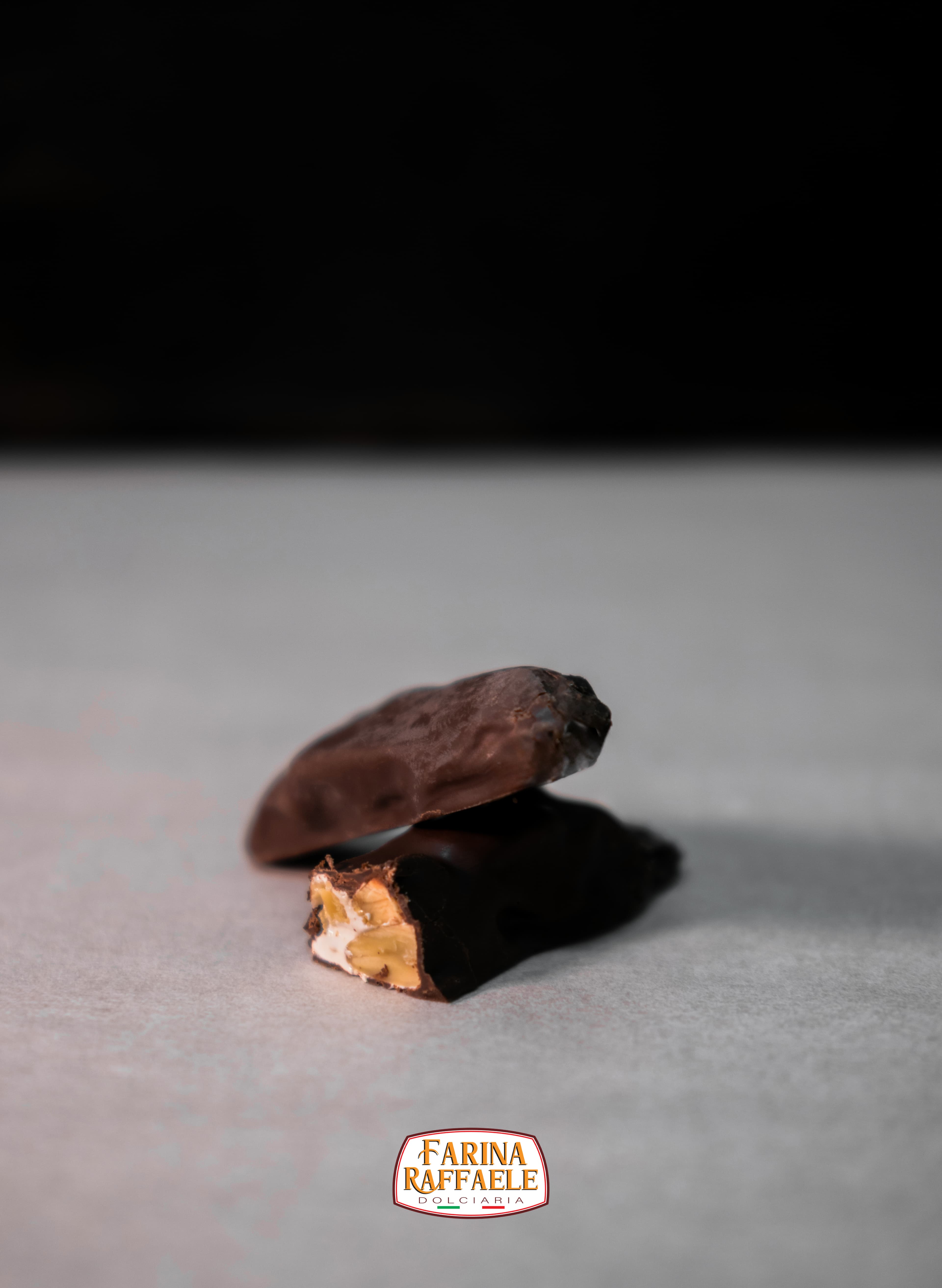 Torrone artigianale al cioccolato e mandorla — Dolciaria Farina